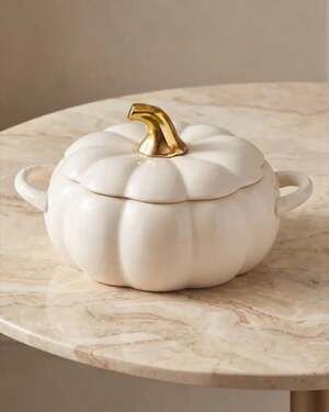 Pfaltzgraff Pumpkin Casserole Dish w Lid 2 Qt Cream Gold Stem NEW IN BOX